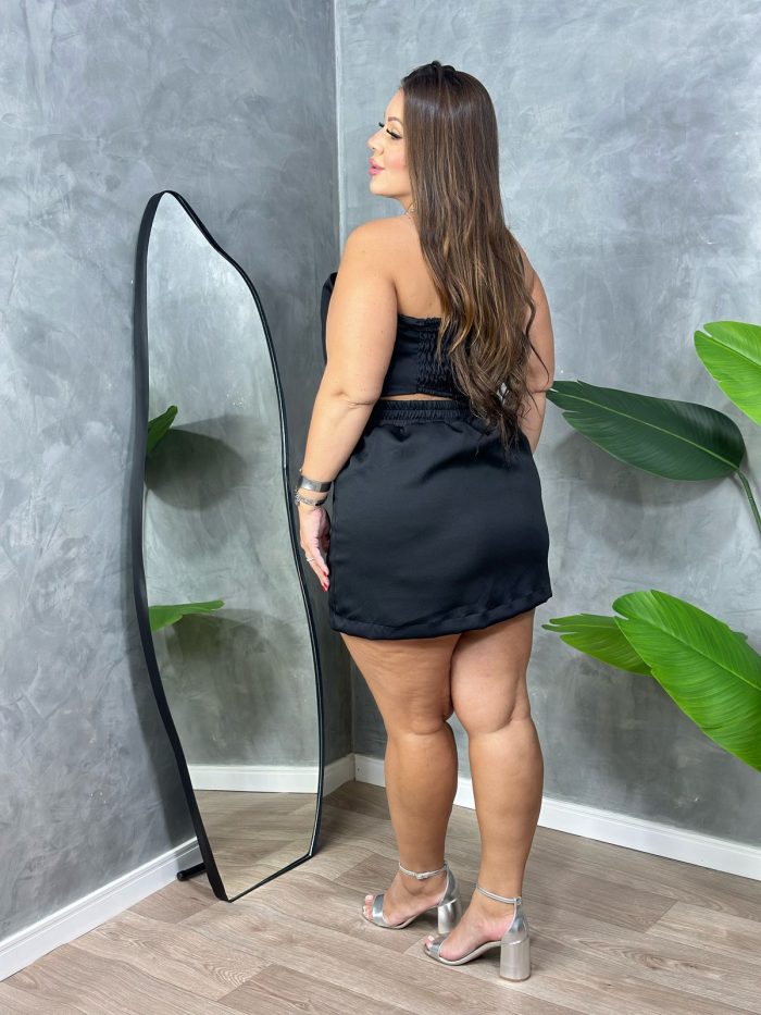 macaquinho isis preto plus size macaquinho isis preto plus size