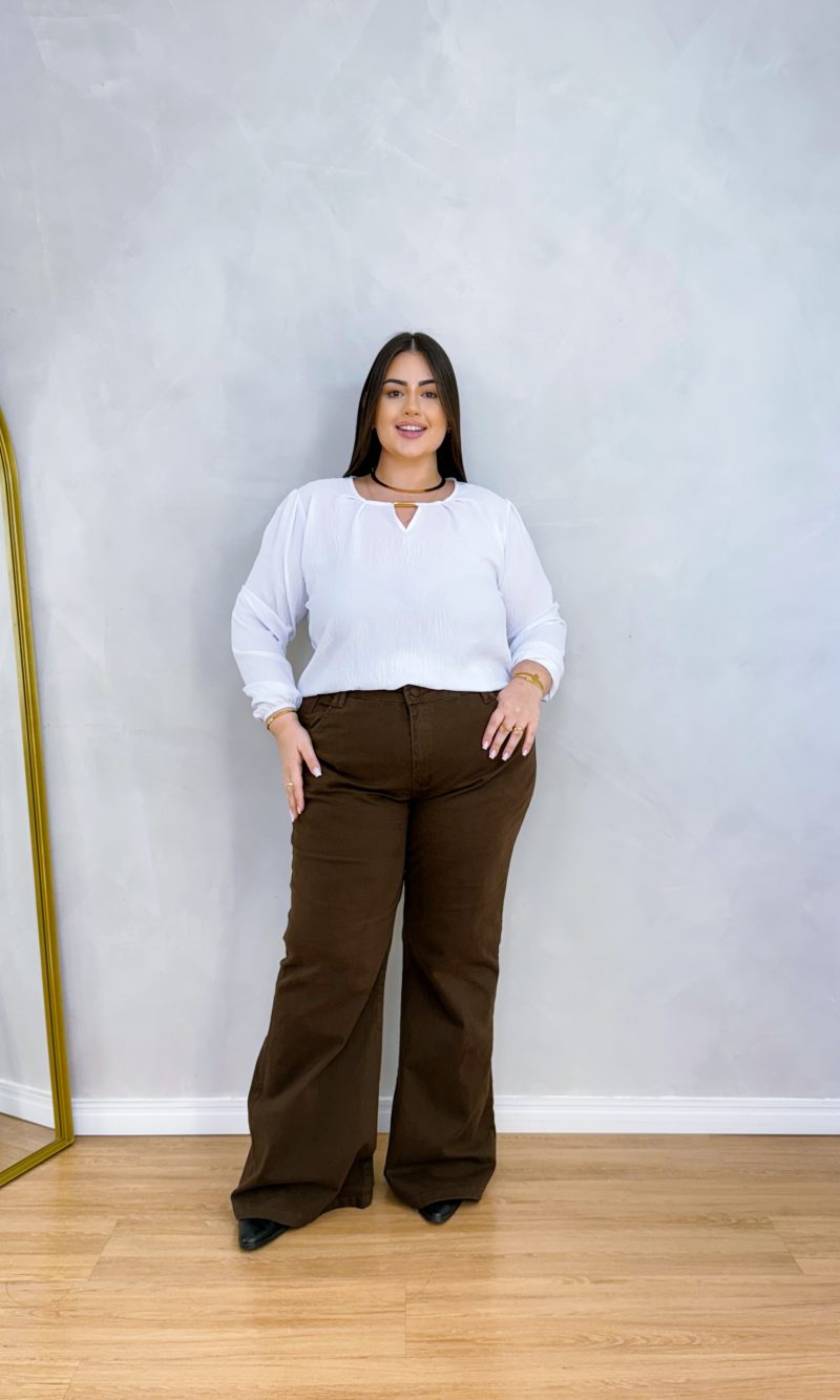 calça flare tabata marrom plus size
