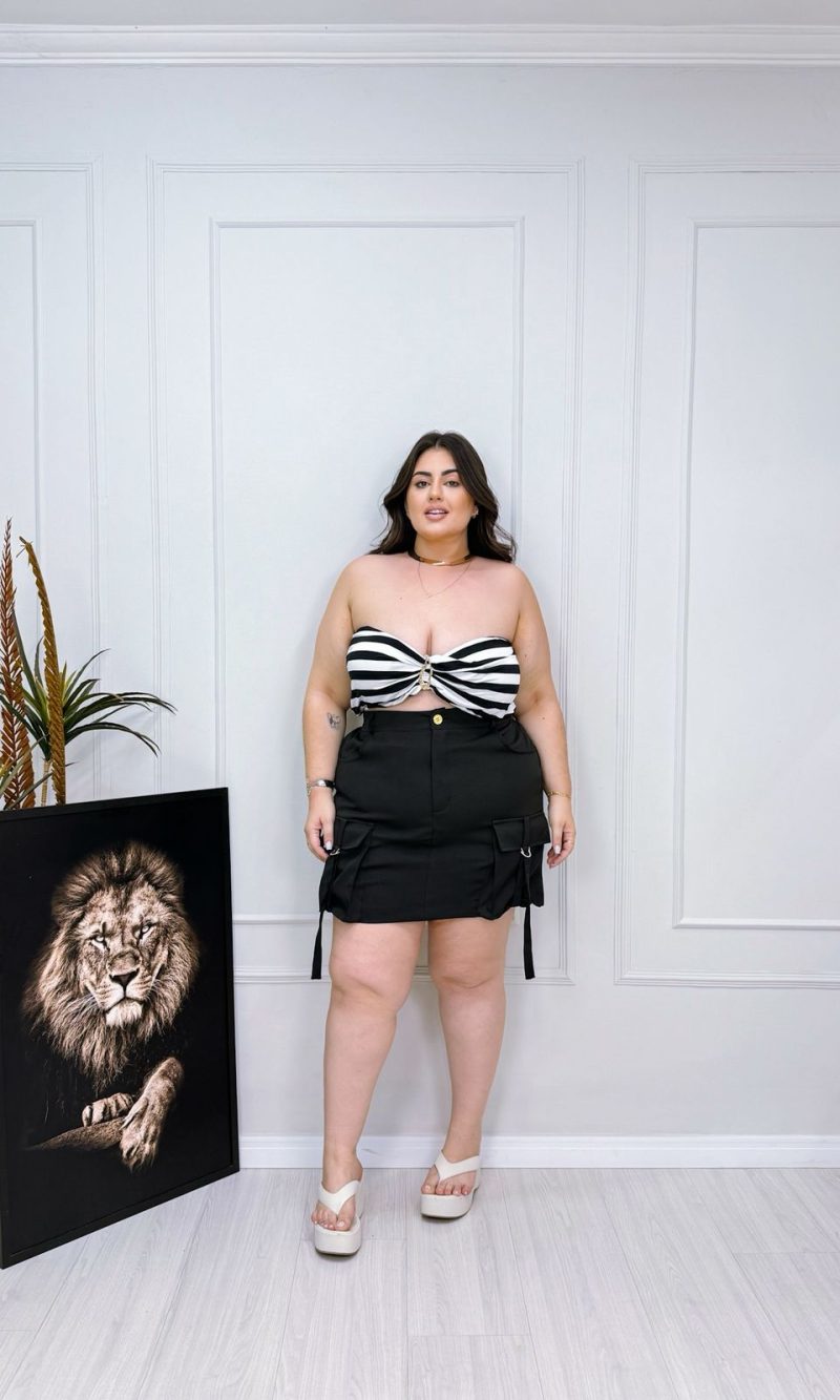 short saia noemi preto plus size