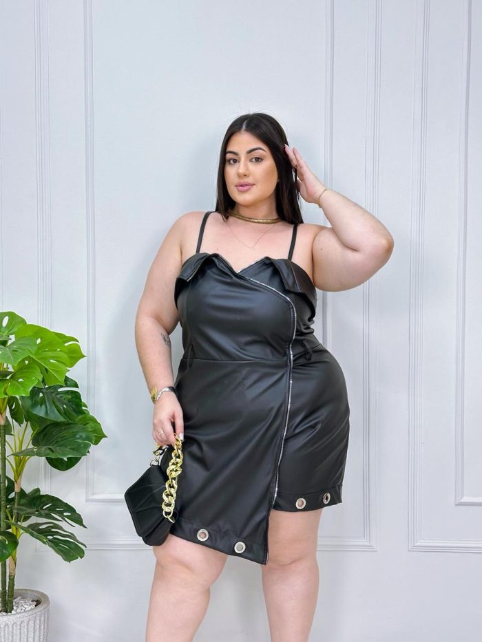 macaquinho yuna preto plus size macaquinho yuna preto plus size